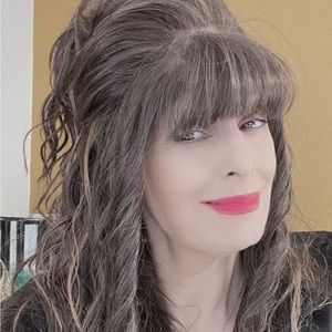 Meet your Posher, Leslie